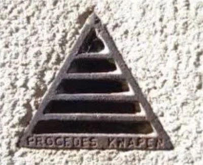 Foto de la tapa exterior del fraude del sifón Knapen